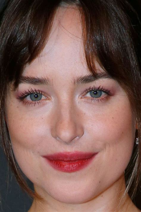 dakota johnson shades freed makeup